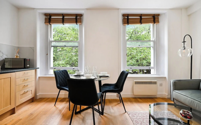 Avari Apartments – Gray’s Collection
