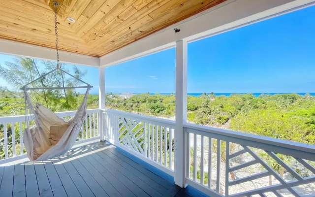 Palms Paradise: Romantic Beach House