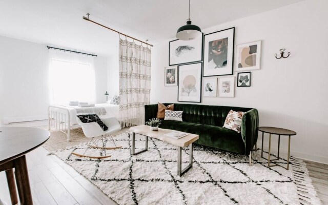 Stylish Studio Near Yonge and Eglinton