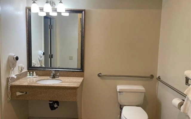 Quality Inn & Suites Longview Kelso