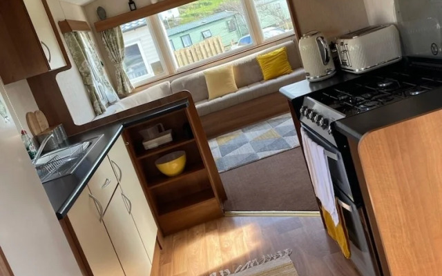 Challaborough bay Caravan, Sleeps 8, pet Friendly