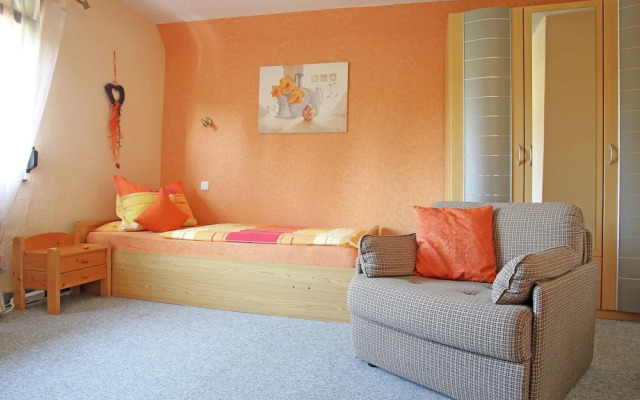 Spacious Apartment in Pracht near Forest