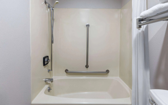 Days Inn by Wyndham Hutchinson