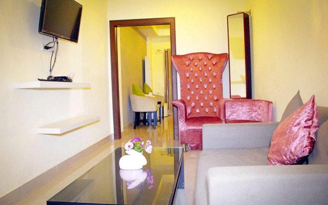 Royal Q&D Suites Hotel