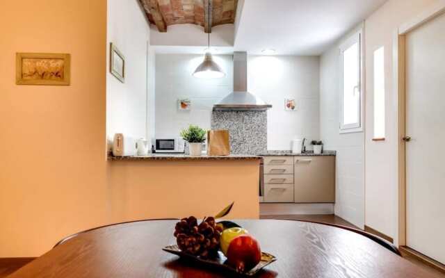 Modern 2 Bed Flat in Trendy Poble Sec