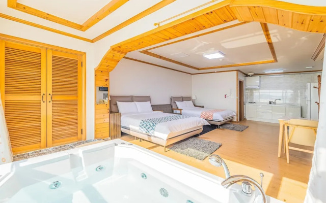 Geoje Daesan Oceanview Spa Pension