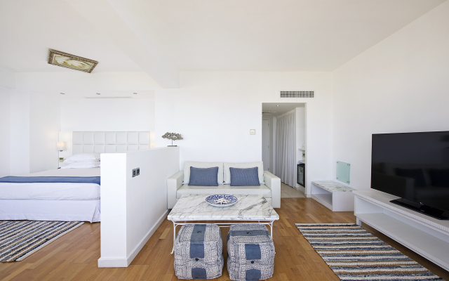 Grecian Sands Hotel