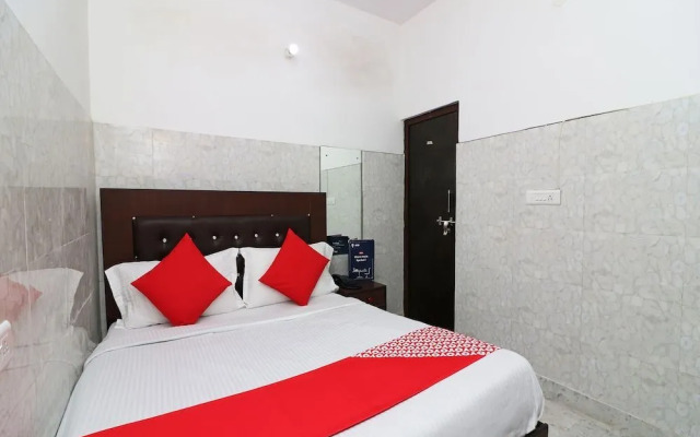 Zaki Hs Near Taj Mahal By OYO Rooms