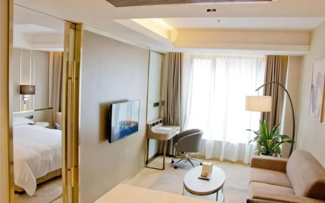 Howard Johnson Life Geckor Zhu