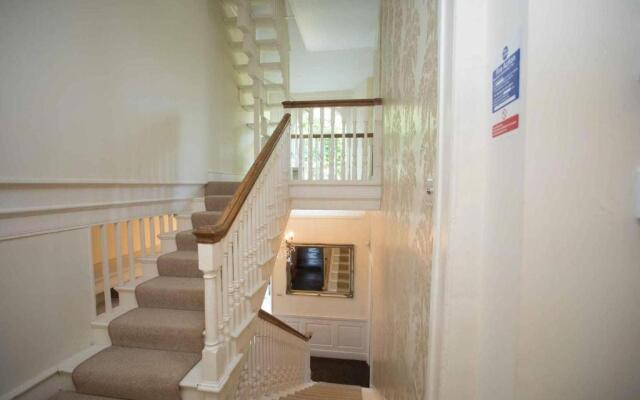 Medieval Town House - Walled Garden Sleeps 8