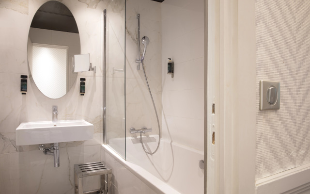 Hotel Longchamp Elysees