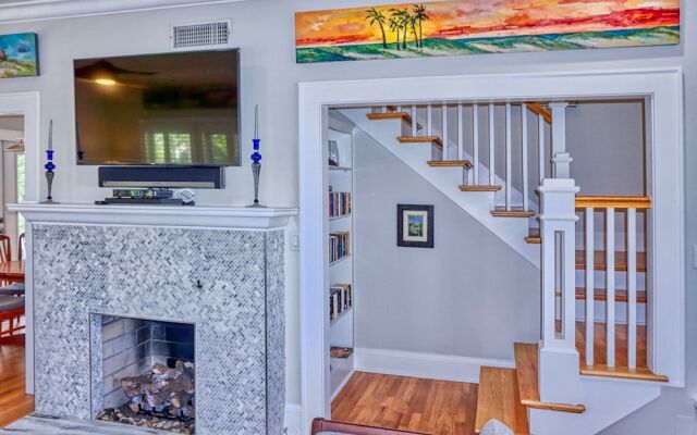 Key West Style Beachtown Estate by TechTravel