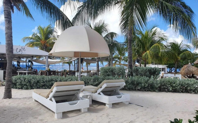 B&B Curacao nv