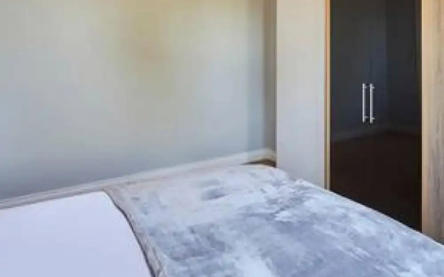 Host Stay Tibshelf House