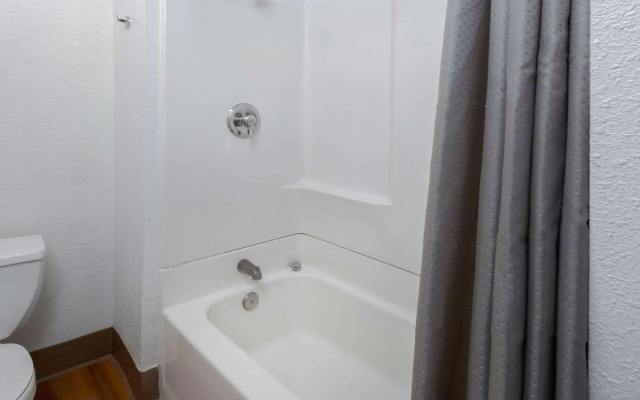 Motel 6 Santa Barbara, CA - State Street
