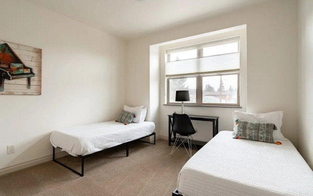 Rooftop Deck Walk to River Downtown Fire pit