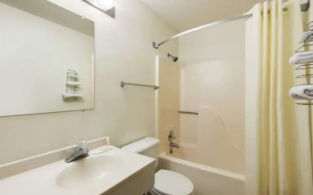 Capital O Amerihost Inn and Suites Kingdom City Hwy 54 MO