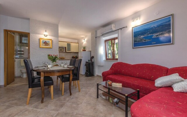 Beautiful Home in Vinisce With Wifi and 4 Bedrooms