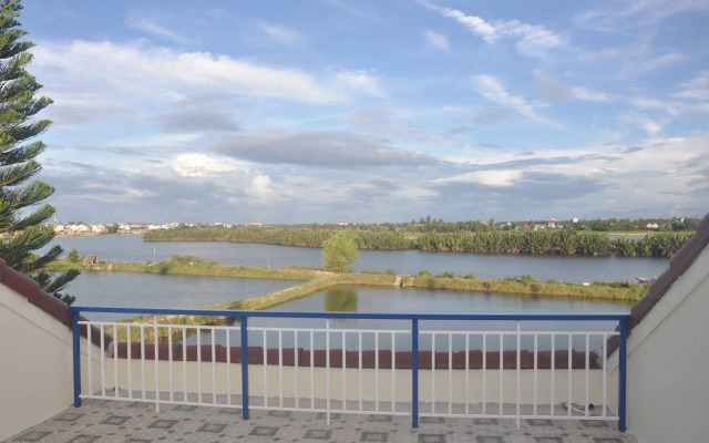 Tra Que Riverside Homestay