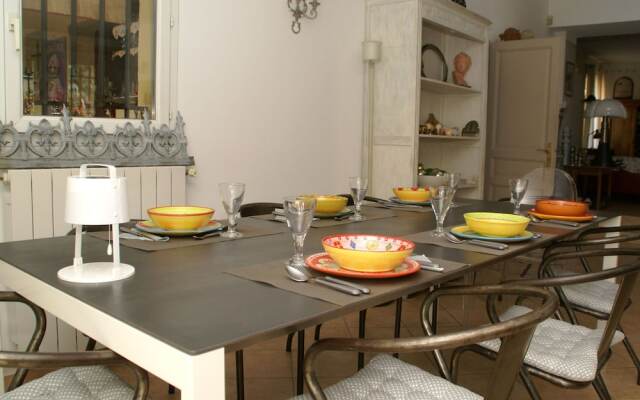 Amazing Holiday Home With Pool in Aix-en-provence