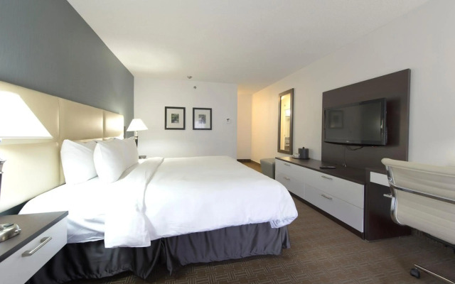 Toronto Don Valley Hotel and Suites
