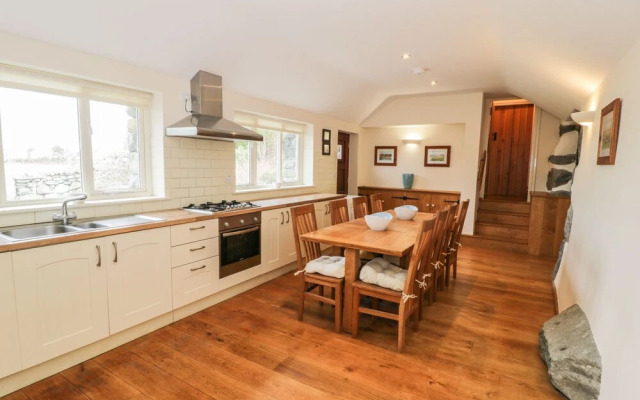 Ty Gwennol at Gilfach Goch