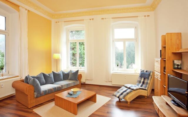 Moderne Villa in Borstendorf mit Park