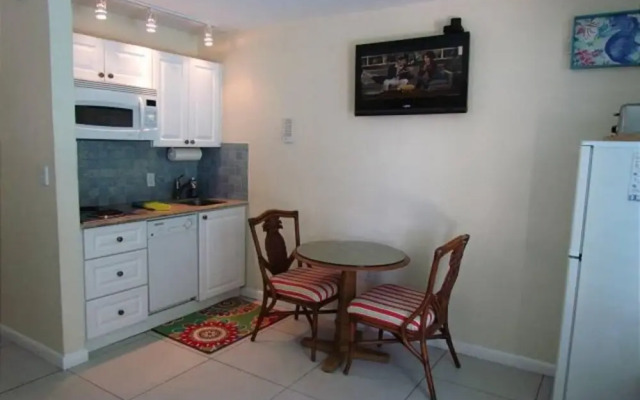 2 Bedroom Waterfront Pool Side!