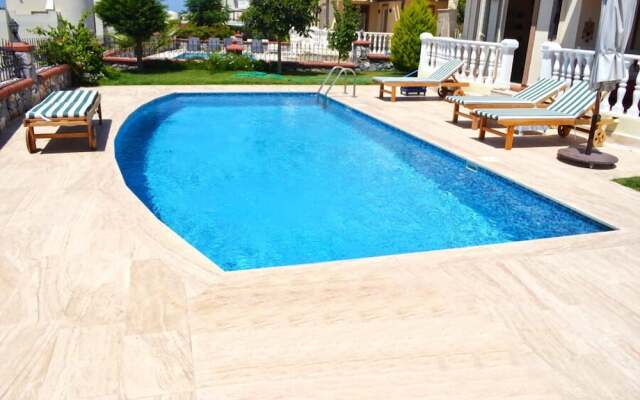 3 Bedroom Apartment Lake View 9 by Likya Global