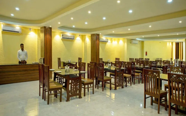 Hotel Mona Palace By OYO Rooms