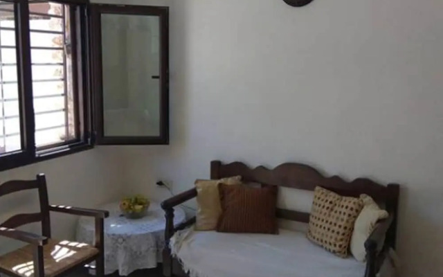 Farmhouses. 5 Guests 2 Bedrooms 3 Beds1 Bathroom