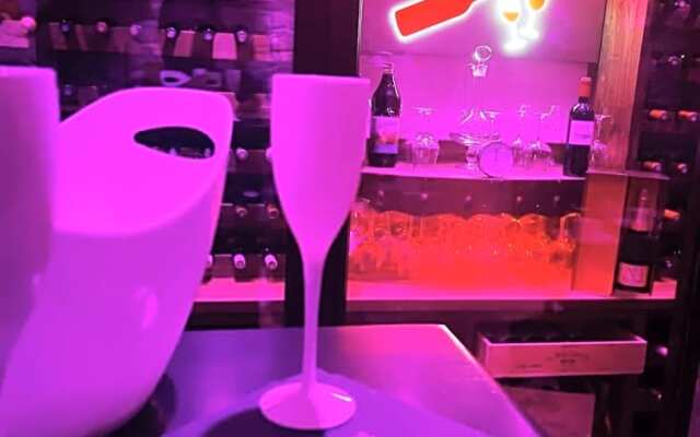 Chambre d h¿tes ind¿ndante Jacuzzi Cave Bar SUITE 785