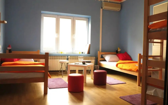 Traveler's Hostel & Apartments