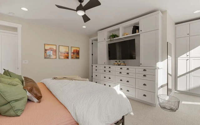 Southwest Getaway 6 Bedroom Home