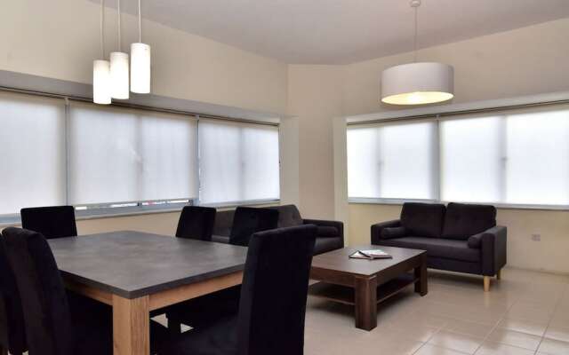 Bright Spacious 2 Bedroom With Marina View