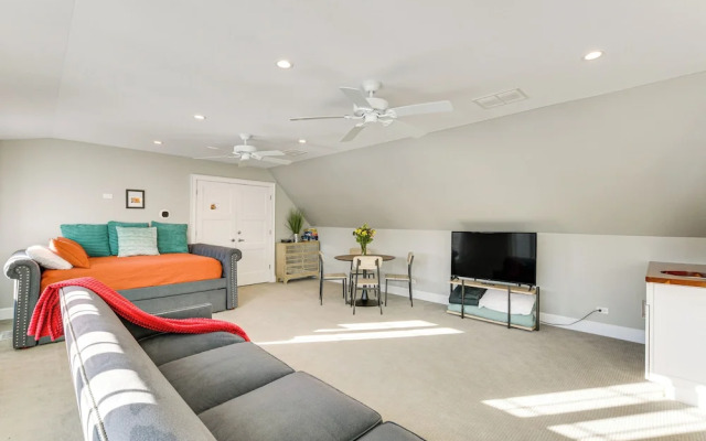 Bike & Kayak: Lakefront Prospect Heights Home