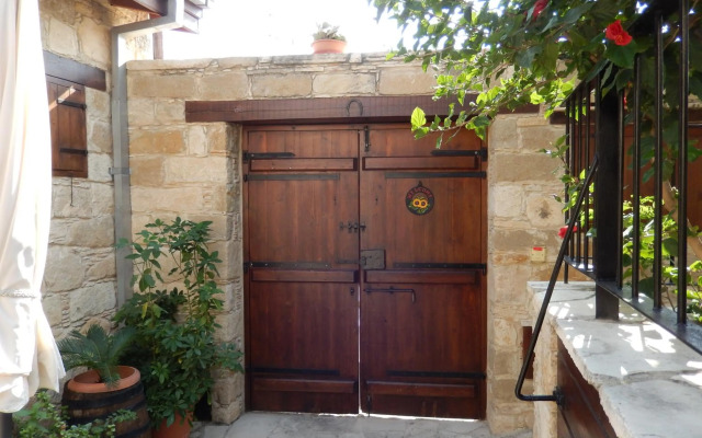 Nikis House
