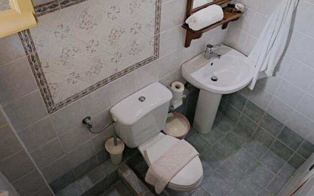 Ailouros summer hotel