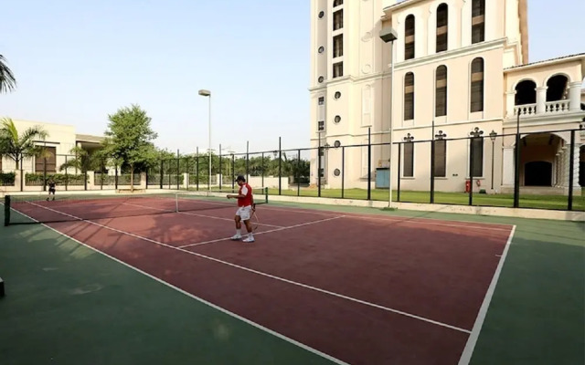 DLF Club 5