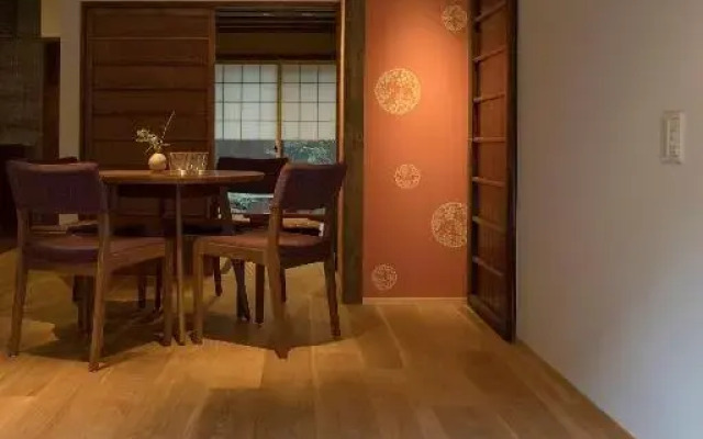 Higashiyama Sanjo Shirakawaan
