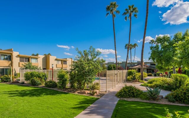 1BR near Fashion Square by WanderJaunt