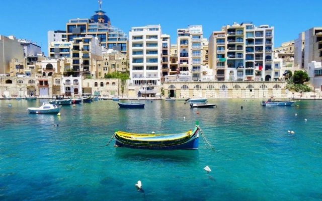 Stylish 2BR Apartment in Valletta