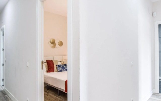 Retiro V in Madrid with 4 bedrooms and 2 bathrooms