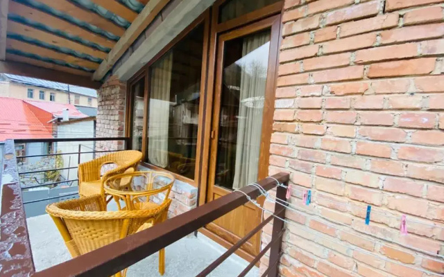 ბორჯომი საოჯახო სასტუმრო "გიომანი" Borjomi Guest House "GioMaNi" დასვენება ბორჯომში "GioMaNi"