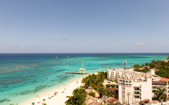 Baywatch Beach at Montego Bay Club