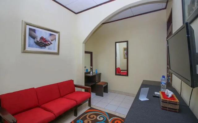 Airy Lansot Sarongsong Lingkungan Satu Tomohon