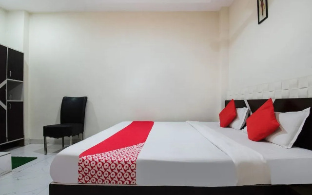 Hotel Aarav Plaza by OYO Rooms