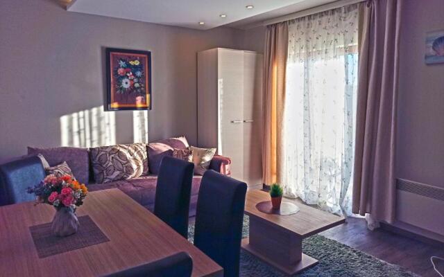 Modern Lux Apartment H8 at Milmari Resort