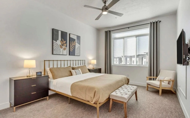 New Apt - Gigabit Internet - Year-round Pool