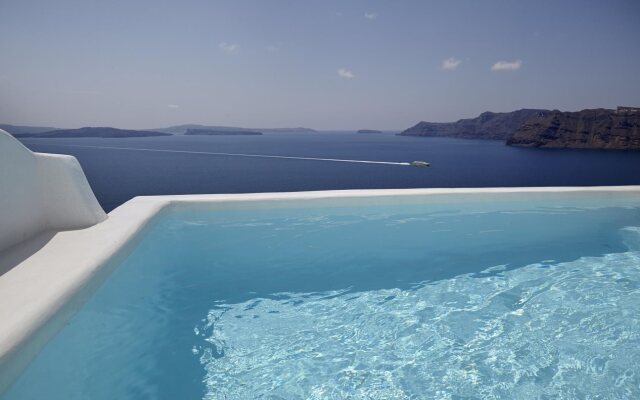 Liakada Oia Suites